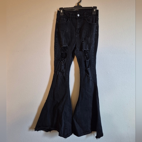 SHEIN Black Flare Jeans with Distressed Details - Picture 1 of 5